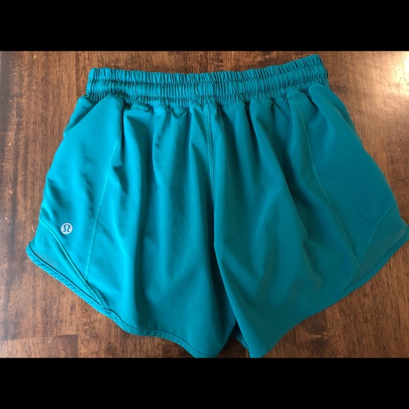 Lululemon size 6 hotty hot shorts - Picture 2 of 4